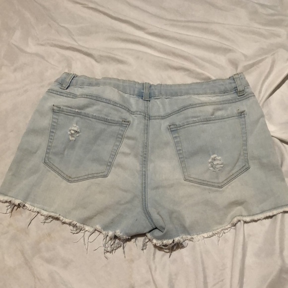 Light wash jean shorts size 5 - Picture 2 of 2